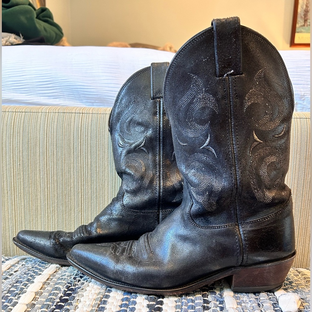 Justin Boots Cowboy Boots Black size 9D style 105 EUC